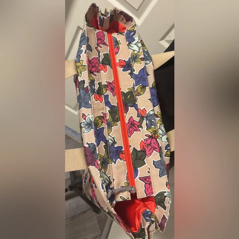 Vera Bradley Lighten Up Expandable Travel Tote Falling Flowers - Picture 5 of 10